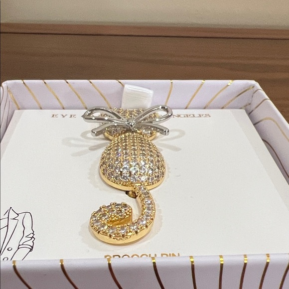 Eye Candy | Cat Brooch - Picture 4 of 8